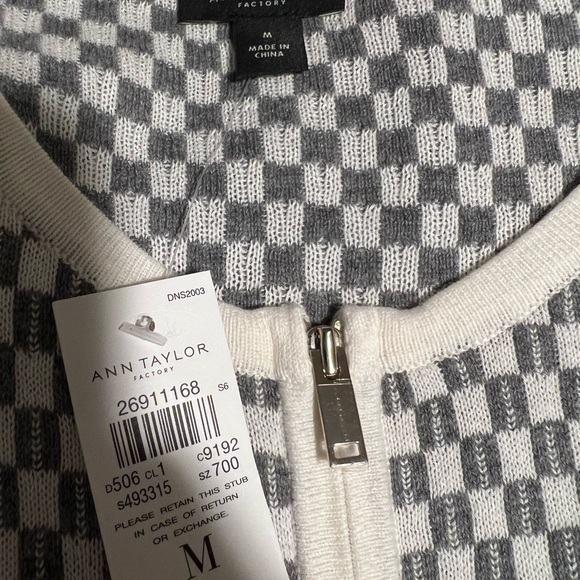 Ann Taylor checkered sweater. White/gray. Medium. - Picture 3 of 4